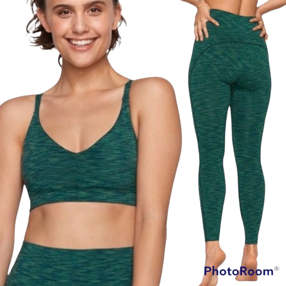 Outdoor Voices Freeform green sports bra and leggings set